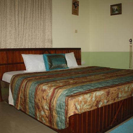 Dokua Royal Hotel Kwabenya Exterior photo