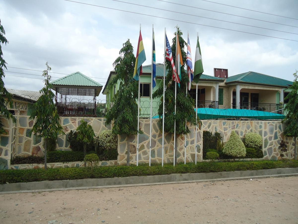 Dokua Royal Hotel Kwabenya Exterior photo