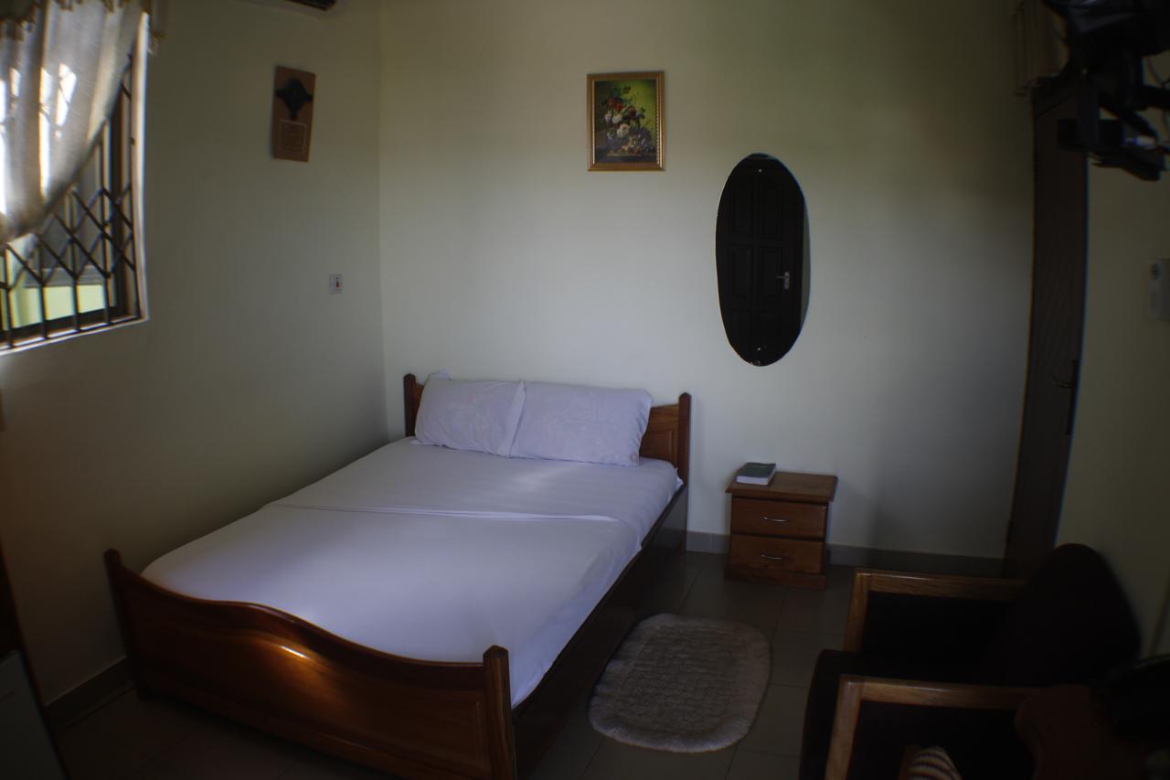 Dokua Royal Hotel Kwabenya Exterior photo