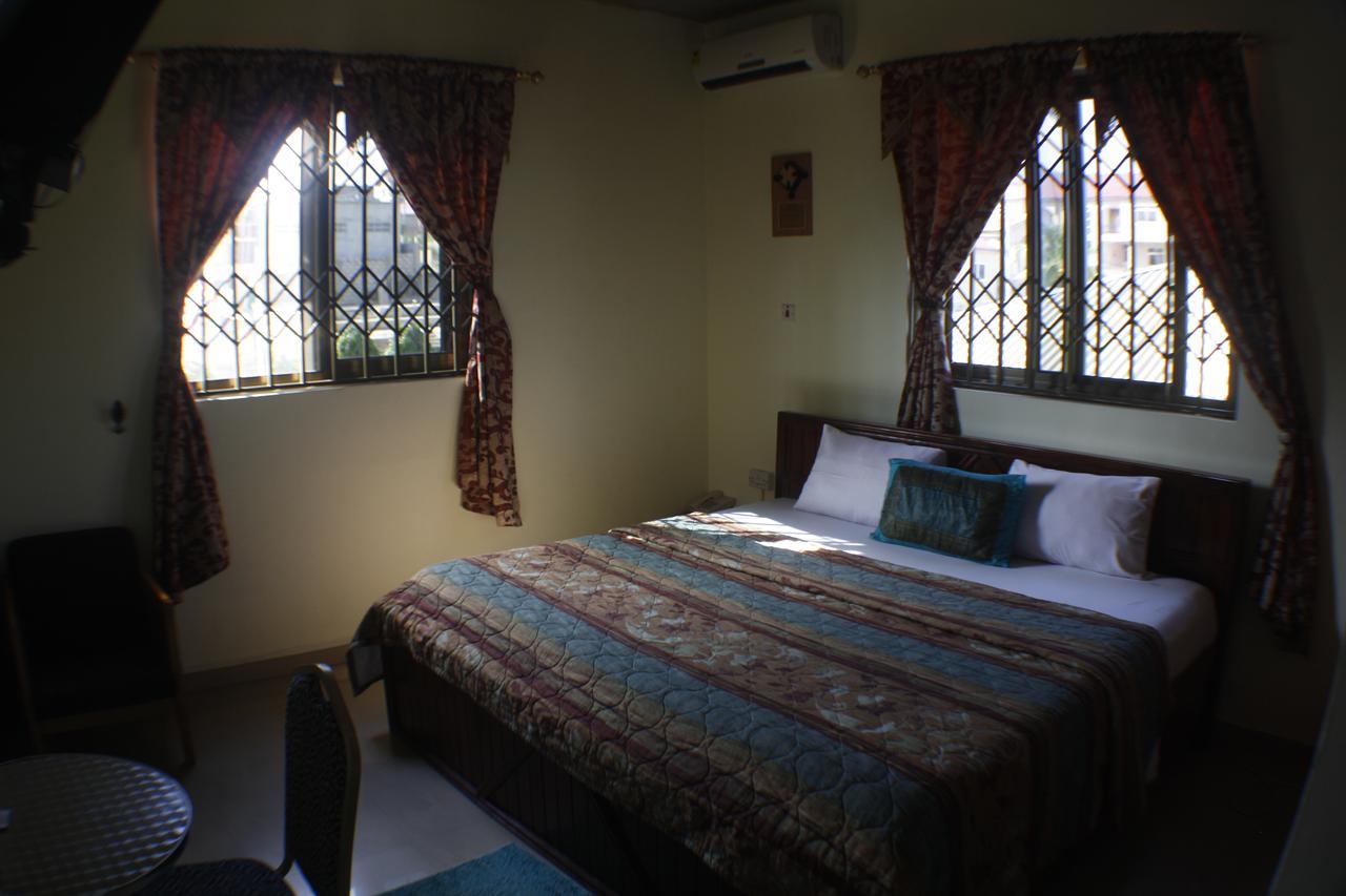 Dokua Royal Hotel Kwabenya Exterior photo