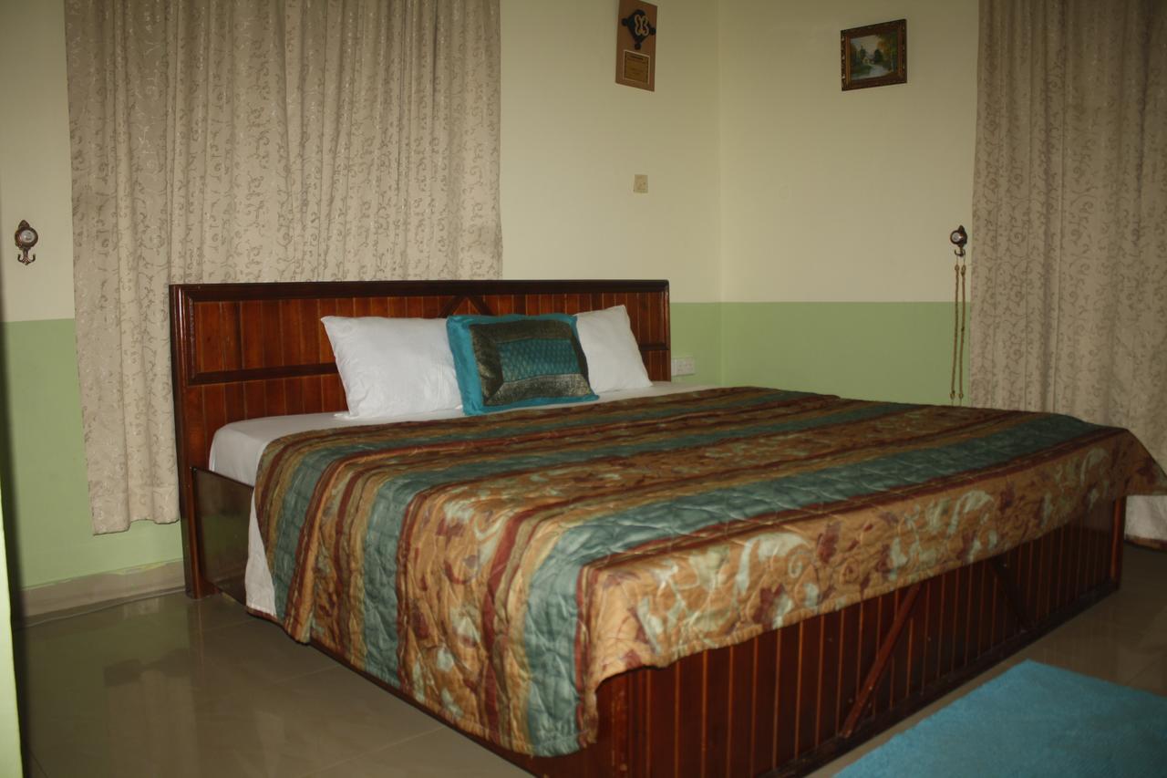 Dokua Royal Hotel Kwabenya Exterior photo