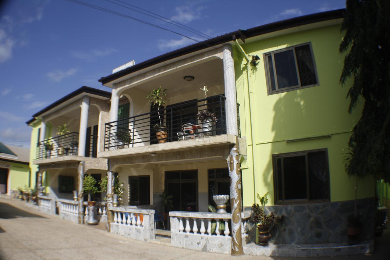Dokua Royal Hotel Kwabenya Exterior photo