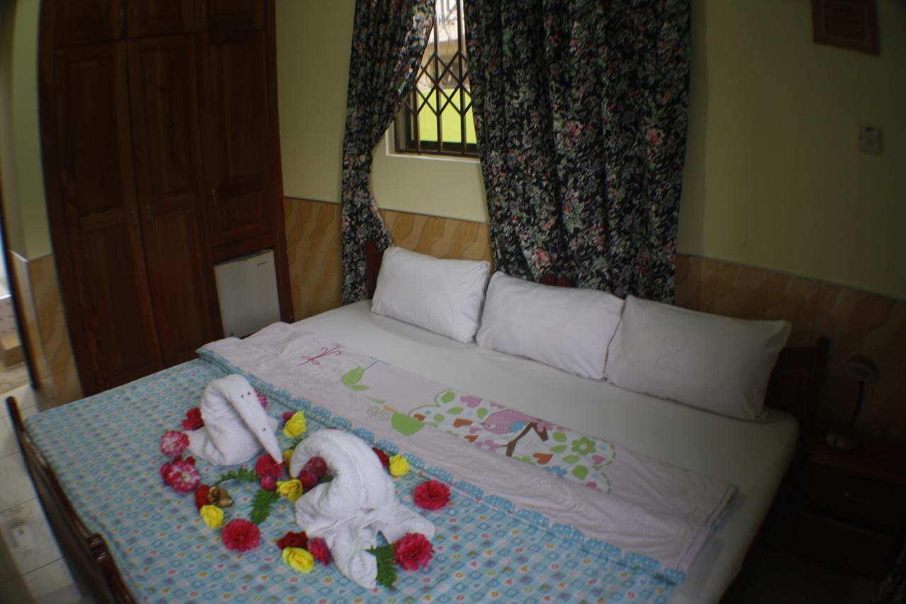 Dokua Royal Hotel Kwabenya Exterior photo