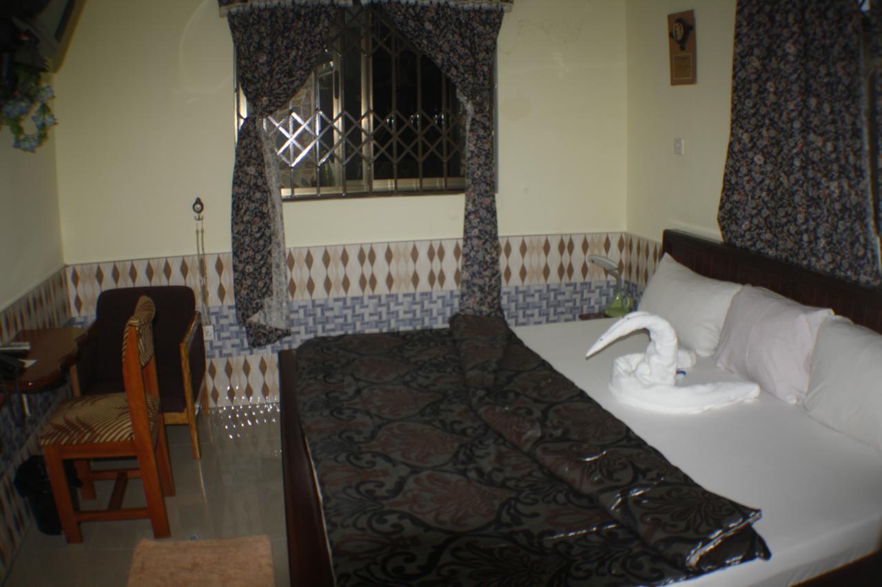 Dokua Royal Hotel Kwabenya Exterior photo